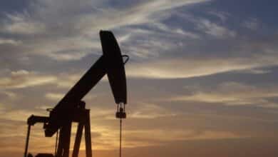 El barril de petróleo sufre la mayor caída de la historia y cotiza en negativo