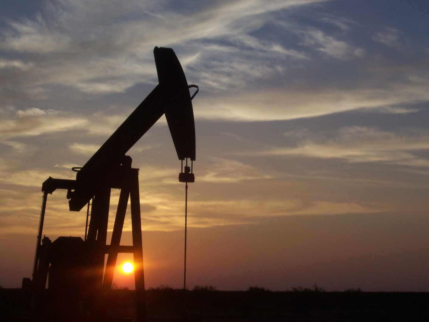 El petróleo alcanza máximos desde marzo tras la OPEP+ y Repsol se dispara