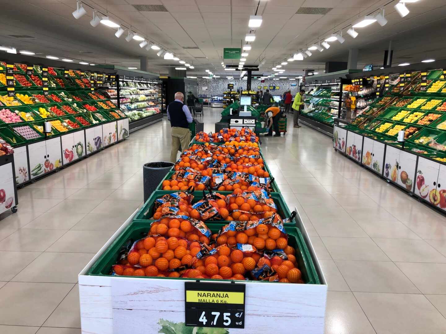 Mercadona dará preferencia para comprar a personal sanitario, bomberos y fuerzas de seguridad