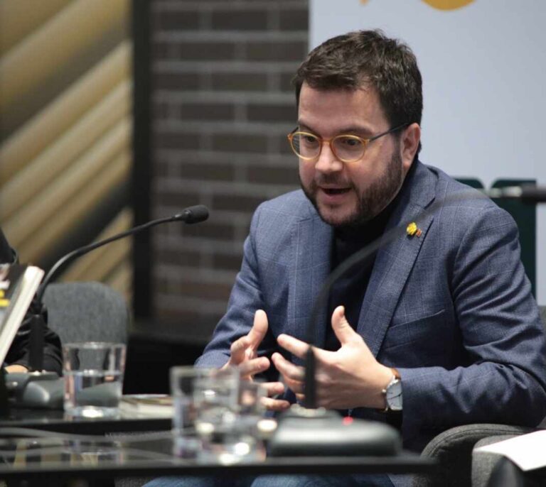 Aragonés pide convocar ya la Mesa: "No nos entretengamos en detallitos"