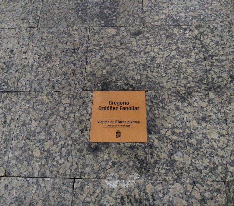Denuncian un nuevo sabotaje a la placa en memoria de Gregorio Ordóñez en San Sebastián