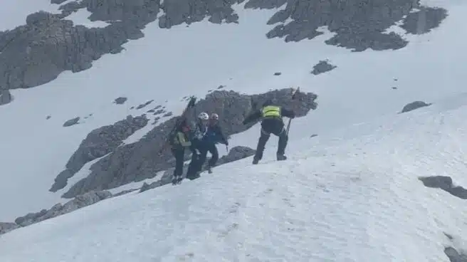 Así ha rescatado la Guardia Civil a un joven en los Picos de Europa