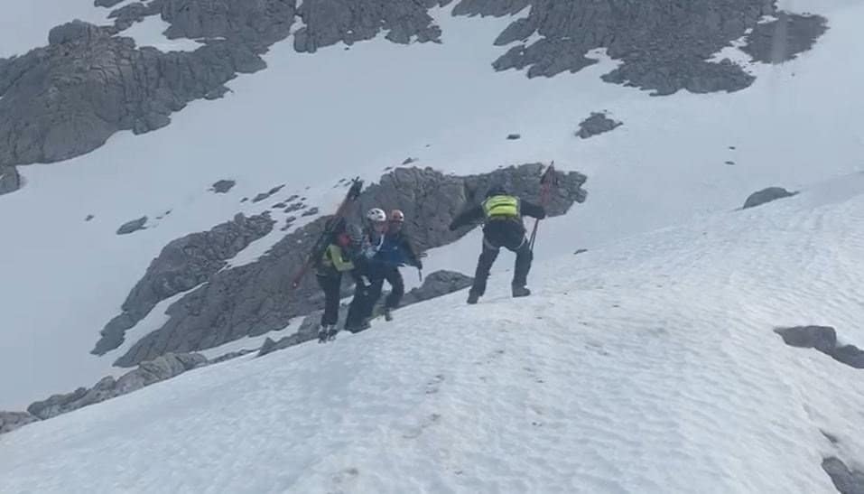 Así ha rescatado la Guardia Civil a un joven en los Picos de Europa