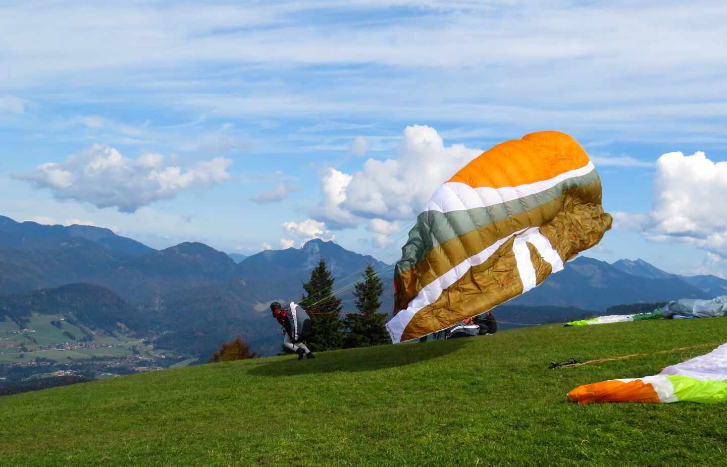 Un parapentista sufre un accidente tras engancharse en una farola en Oia (Pontevedra)