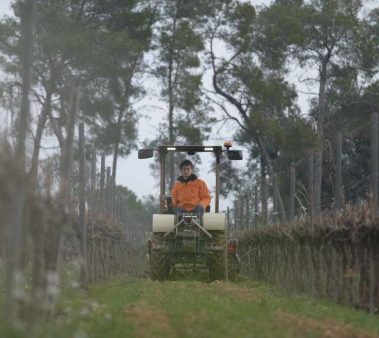 Así es el tractor eléctrico del futuro que puede revolucionar la industria del vino