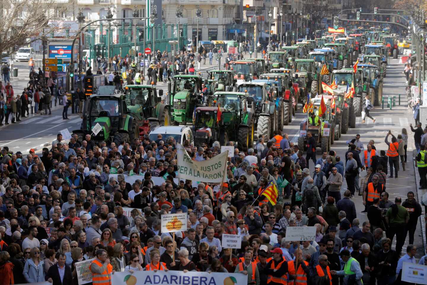 Las organizaciones agrarias estallan contra el Gobierno por dejarles fuera de la reunión sobre la crisis del campo