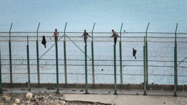 El Gobierno equipara Ceuta y Melilla con la franja de Gaza, Belfast y el muro de Trump - El Independiente