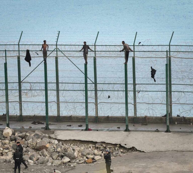 El Gobierno equipara Ceuta y Melilla con la franja de Gaza, Belfast y el muro de Trump