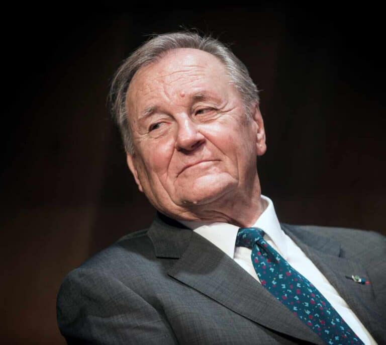 Muere Albert Uderzo, el dibujante de Astérix, a los 92 años de un ataque al corazón