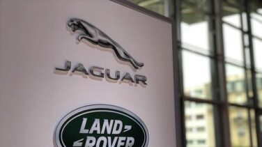 Rolls-Royce y Jaguar fabricarán respiradores para pacientes de coronavirus en Reino Unido