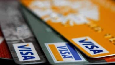 Los españoles se decantan por las tarjetas de débito a pesar de que los bancos regalan las de crédito