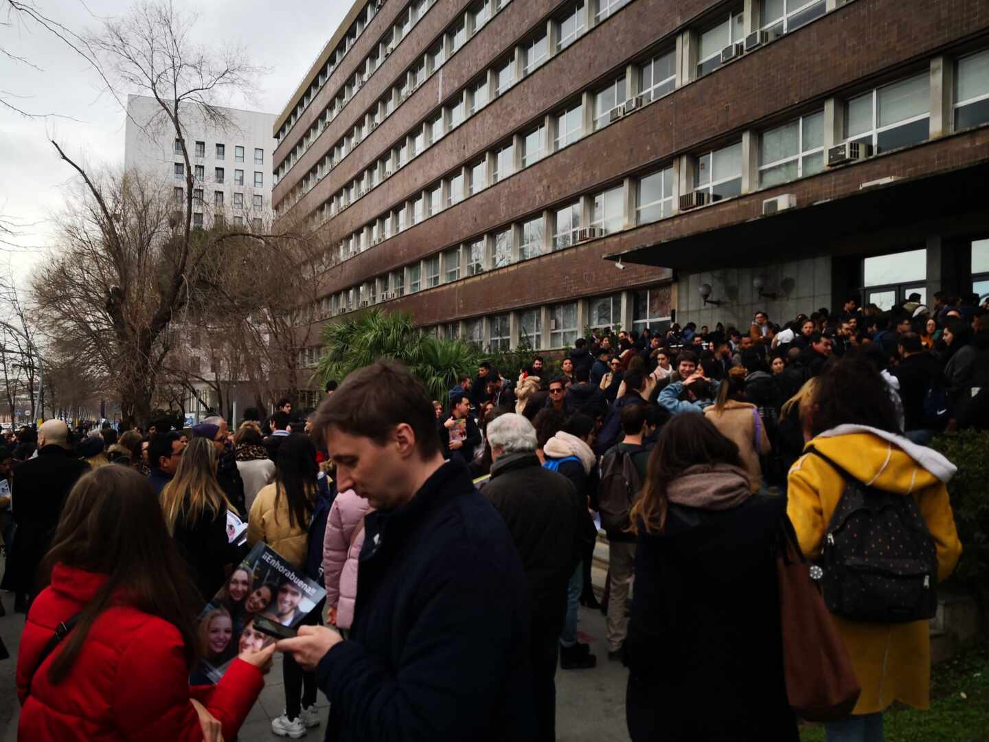 Sanidad busca nuevos refuerzos: se podrá contratar a los MIR de 2020 y alumnos de FP