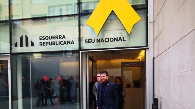 vicepresidente de la Generalitat, Pere Aragonés, sale de la sede de ERC.