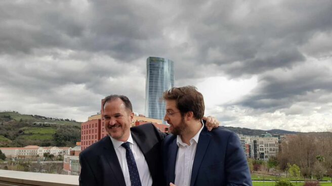 El candidato de PP+Cs, Carlos Iturgaiz, junto al líder de Ciudadanos en Euskadi, Luis Gordillo.