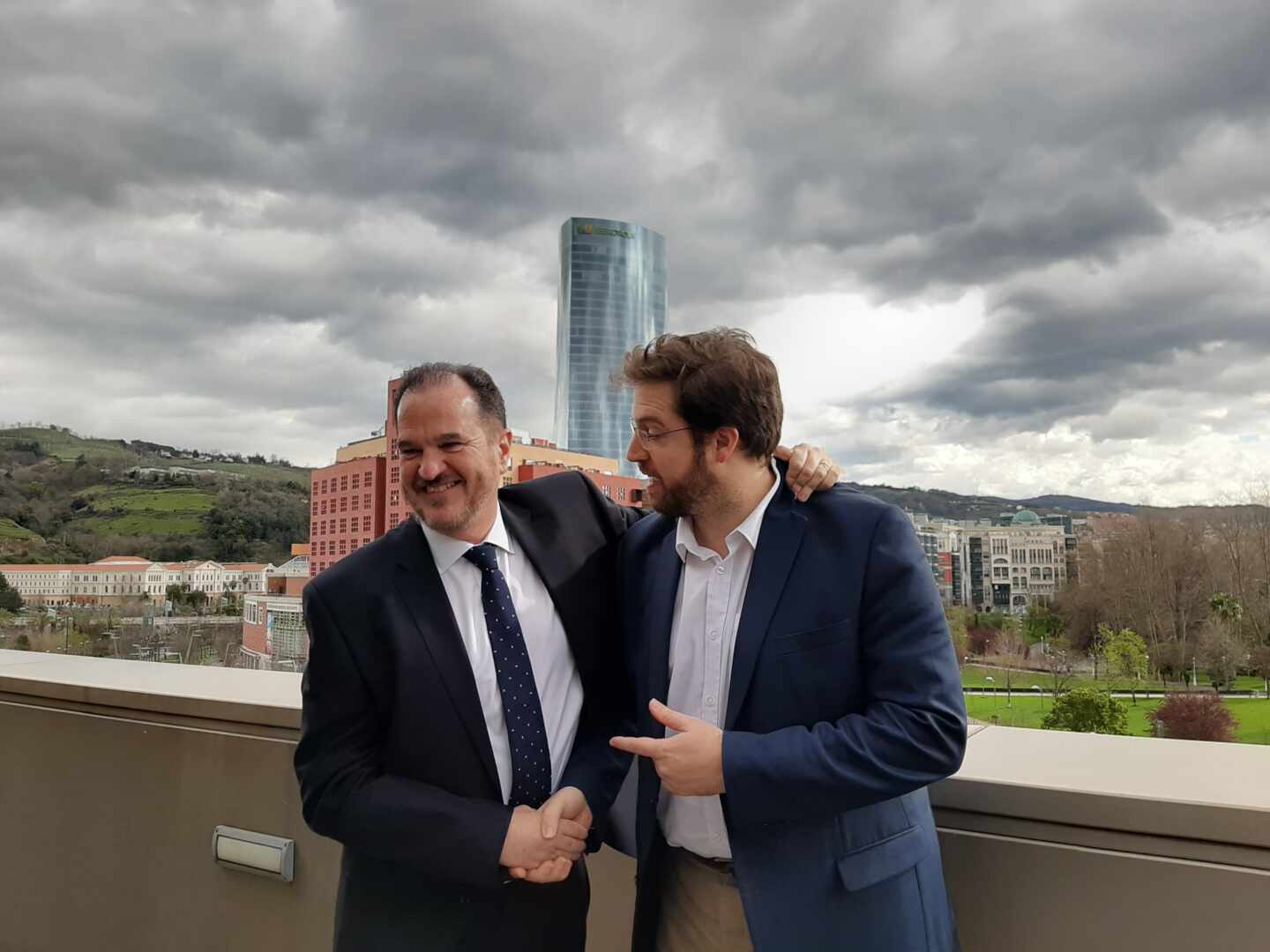 El candidato de PP+Cs, Carlos Iturgaiz, junto al líder de Ciudadanos en Euskadi, Luis Gordillo.