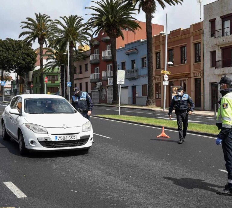 Multan a una persona en Tenerife con 480 euros por desobedecer el confinamiento y agredir a la Policía