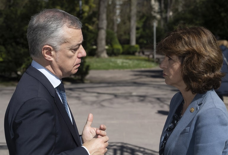 Iñigo Urkullu junto a la consejera de Salud, Nekane Murga.