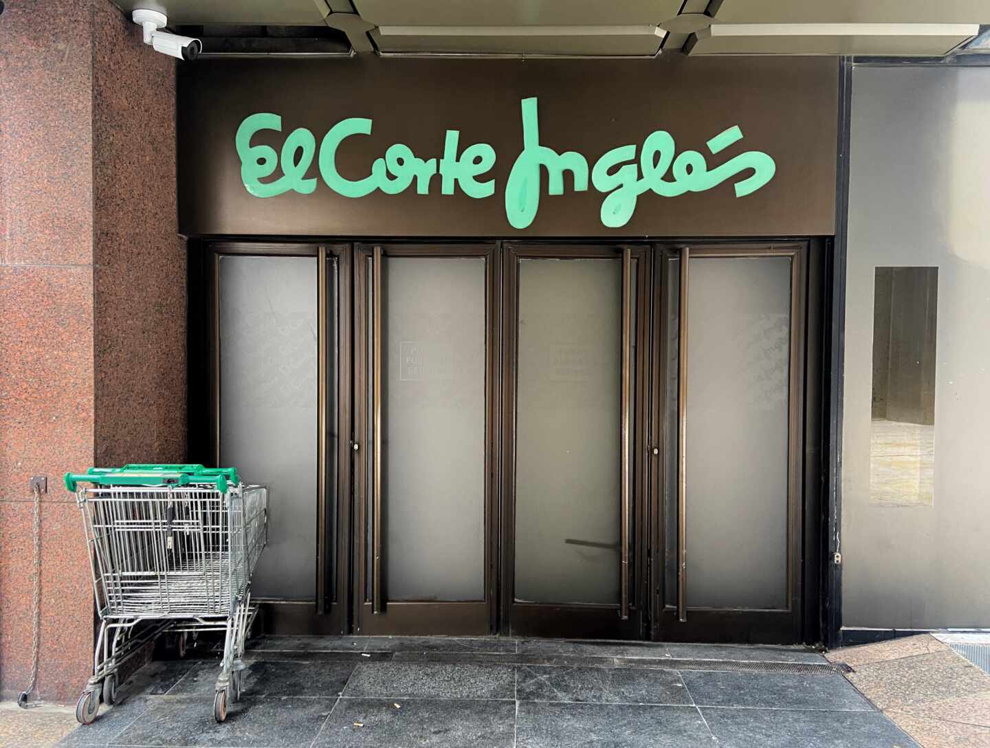 El Corte Inglés retira una marca de yogures que contenía trozos de goma