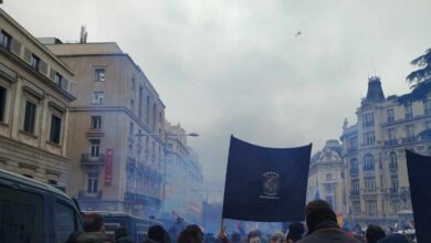 Policías de Jusapol rompen el cordón de seguridad en su manifestación frente al Congreso