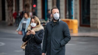 El Gobierno cambia de estrategia y plantea el uso generalizado de mascarillas