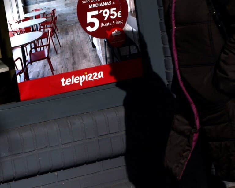 Sanidad deniega el permiso a Madrid para repartir menús de Telepizza y Rodilla a los alumnos con beca comedor
