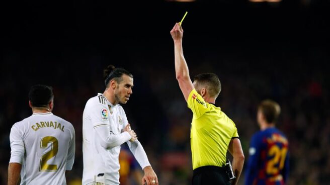 El árbitro Hernández Hernández durante el último clásico disputado en el Camp Nou El árbitro Hernández Hernández durante el último clásico disputado en el Camp Nou