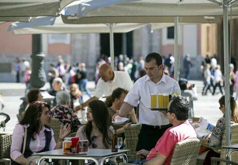 La Generalitat Valenciana cierra bares, restaurantes y centros de ocio desde esta noche