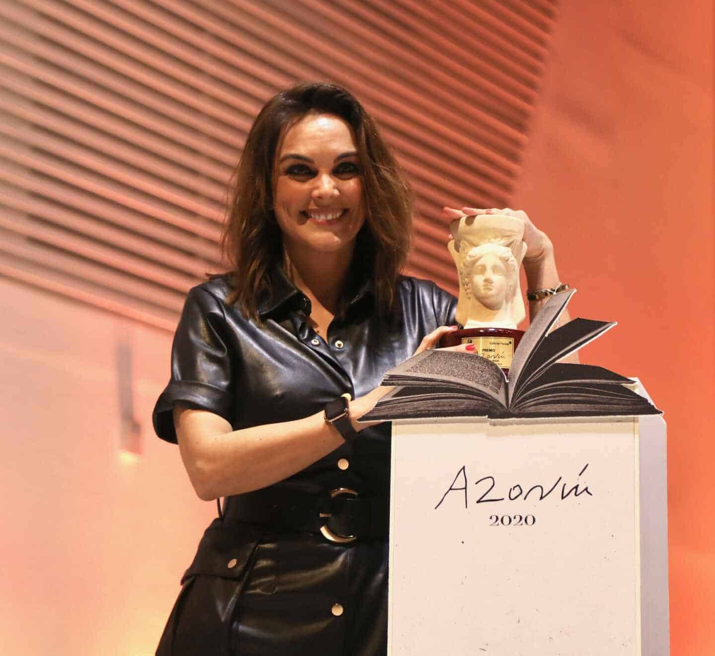 La periodista Mónica Carrillo gana el Azorín con la novela 'La vida desnuda'