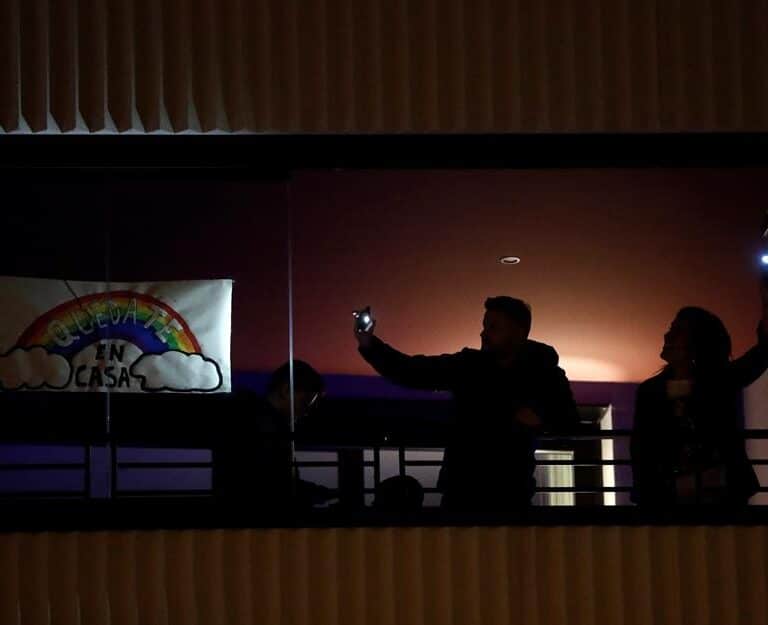 Así acabó la política colonizando la 'revolución' de los balcones
