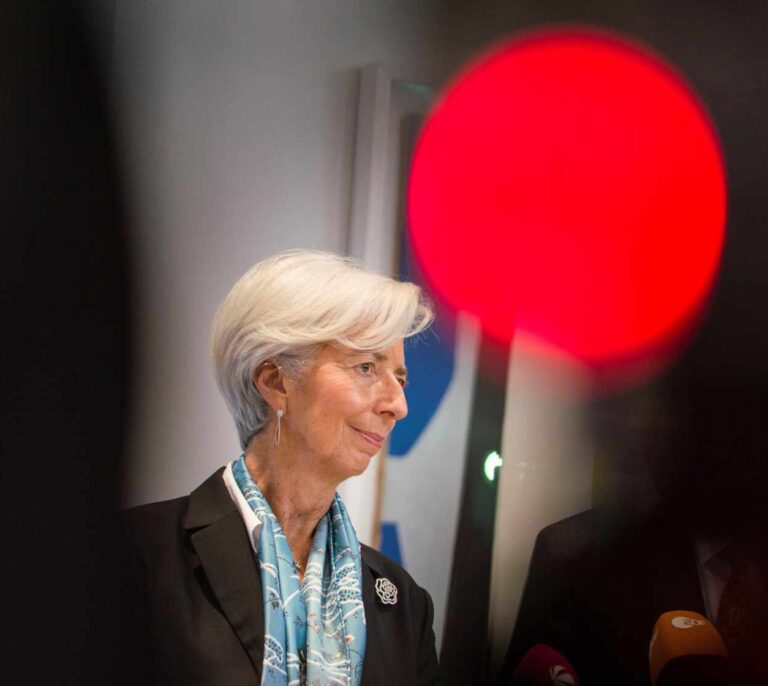 El BCE amenaza a la banca con intervenir si no modera los bonus de sus directivos