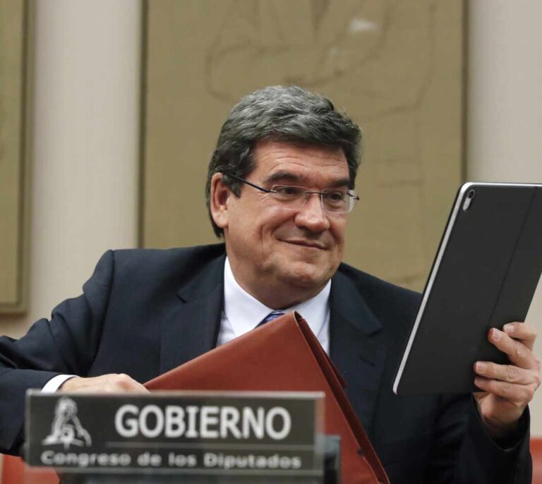 Las primeras recetas de Escrivá: desincentivar prejubilaciones e impulsar planes de empresa
