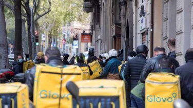 Los empresarios ven "muy peligroso" el parón total y el Gobierno cree que así se facilita la recuperación
