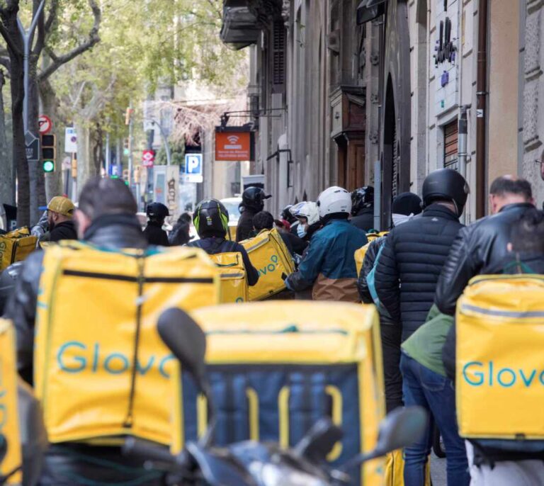 Los empresarios ven "muy peligroso" el parón total y el Gobierno cree que así se facilita la recuperación