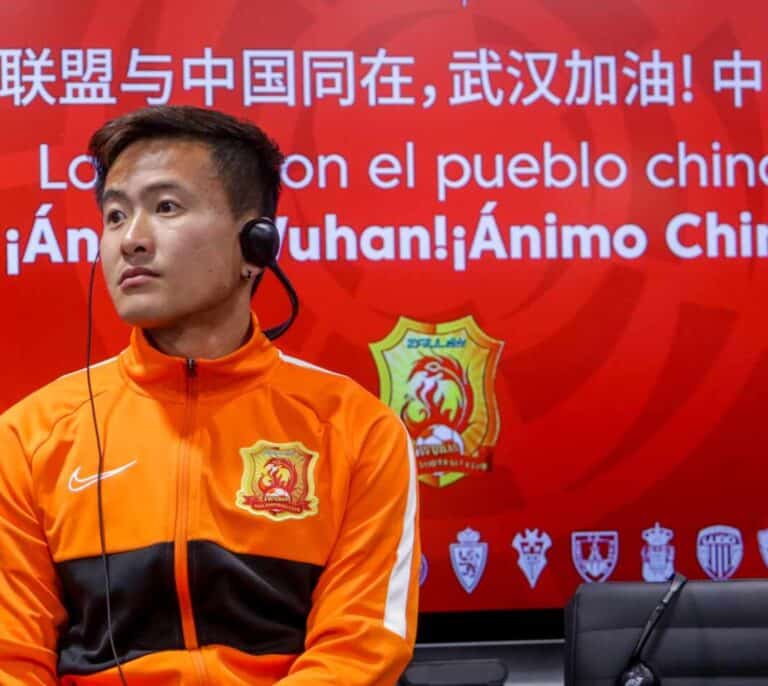 El equipo de fútbol de Wuhan huye de España: "El problema ahora está aquí"