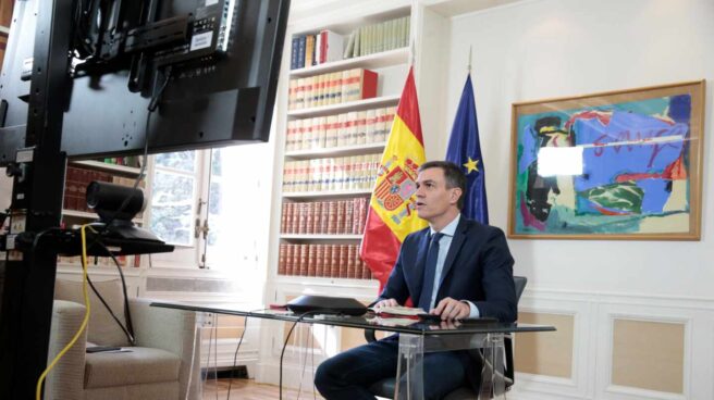 Pedro Sánchez preside por videoconferencia la reunión de medidas para el coronavirus.