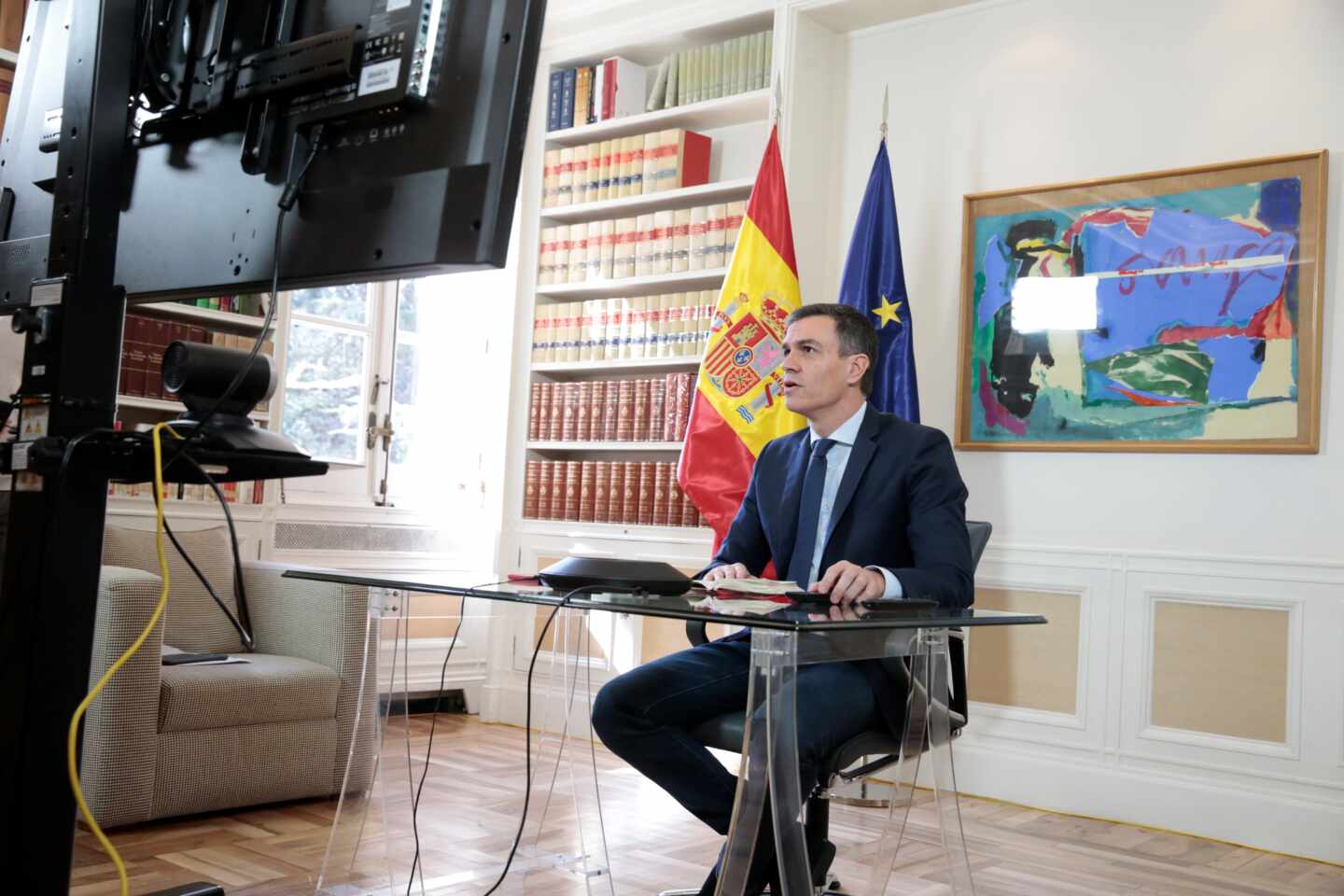 Pedro Sánchez preside por videoconferencia la reunión de medidas para el coronavirus.