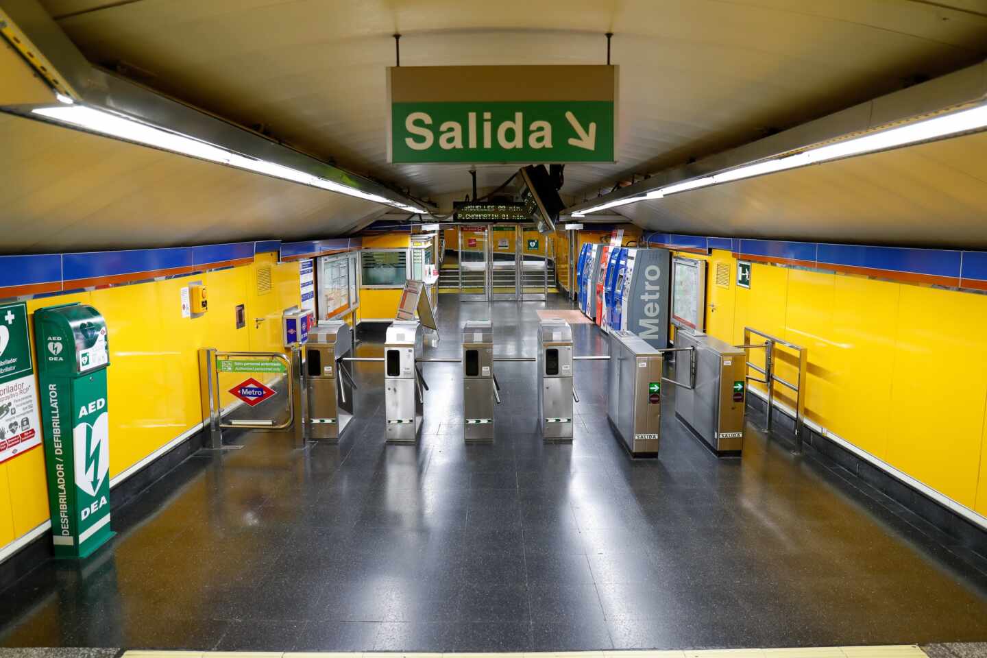 Muere un trabajador del Metro de Madrid con coronavirus y sus compañeros se concentran para rendirle homenaje