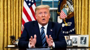 Trump prohíbe viajar a EEUU desde Europa durante un mes para frenar el coronavirus
