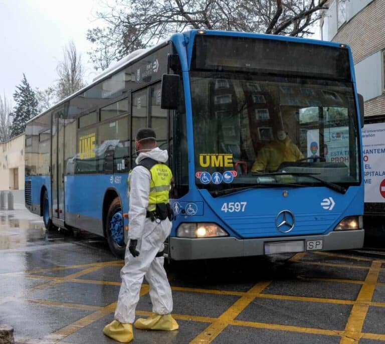Autobuses de la EMT trasladan pacientes entre hospitales e IFEMA