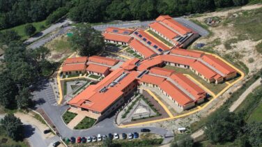 Los trabajadores que se atrincheraron con los mayores para vencer al coronavirus