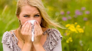 ¿Cómo distinguir entre síntomas de coronavirus y de una alergia?