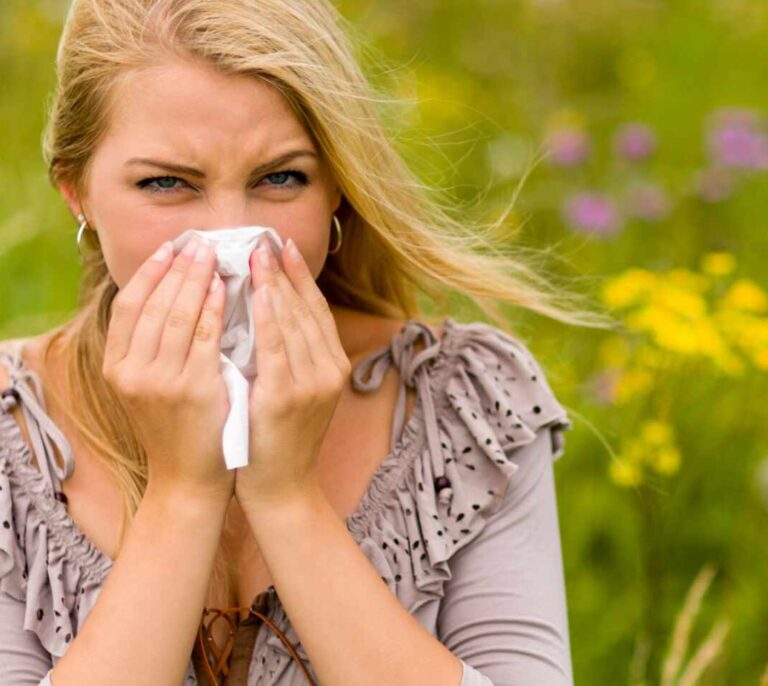 ¿Cómo distinguir entre síntomas de coronavirus y de una alergia?