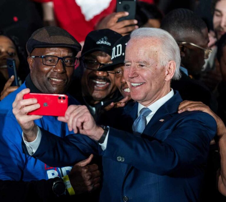 Joe Biden 'resucita' como aspirante demócrata al arrasar en Carolina del Sur