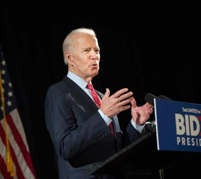 Biden arrasa en Florida, Illinois y Arizona en unas primarias ensombrecidas por el virus