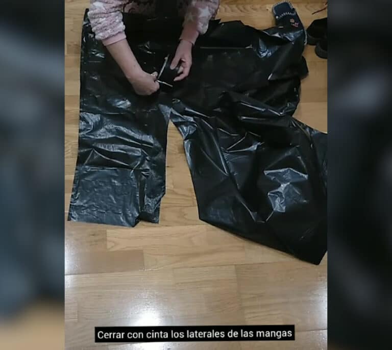 Técnicos radiólogos difunden un tutorial para fabricar batas con bolsas de basura