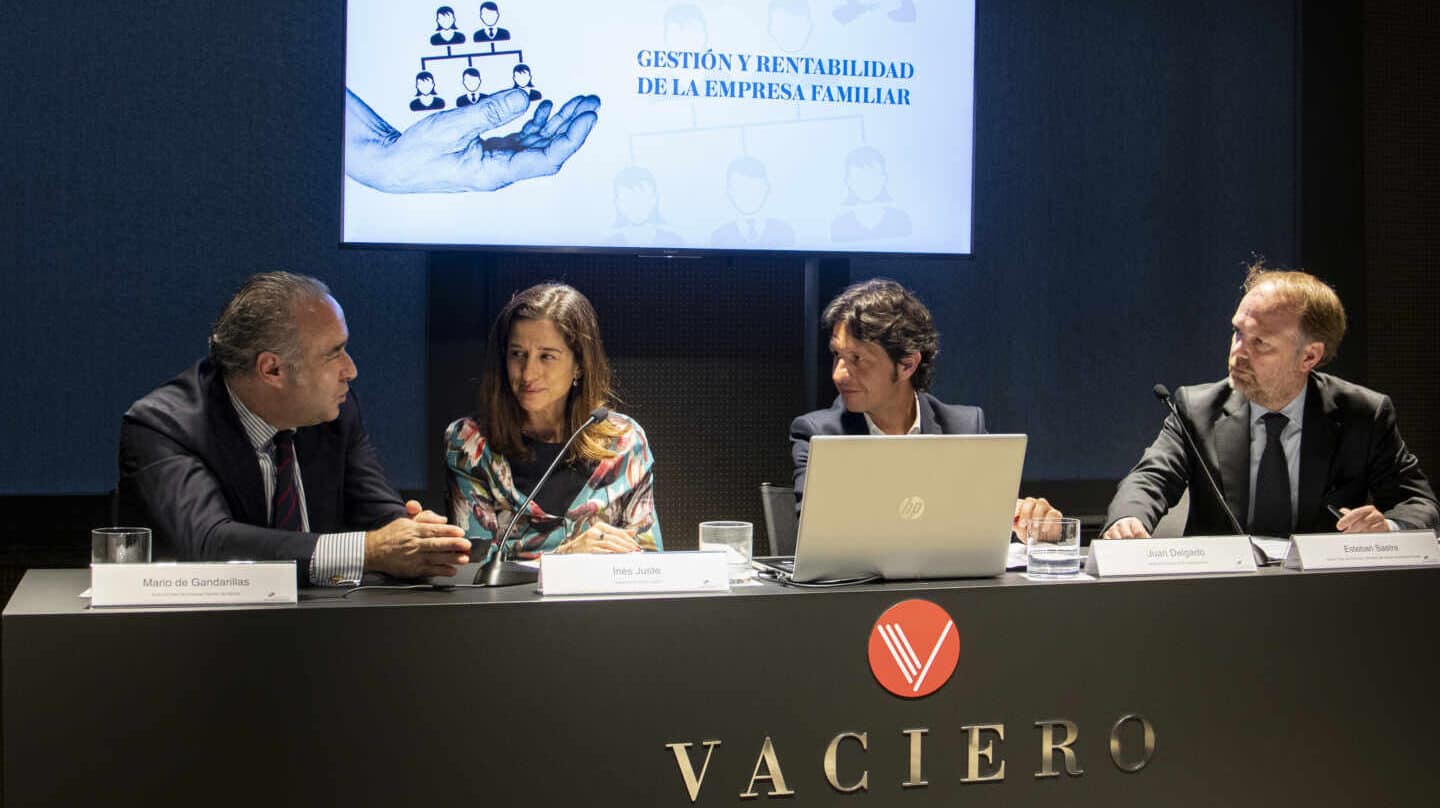 Debate sobre la gestión de la empresa familiar en la sede de Vaciero en Madrid.