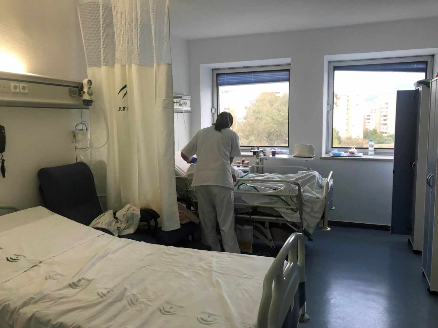 Muere un paciente con coronavirus tras precipitarse desde la ventana de un hospital