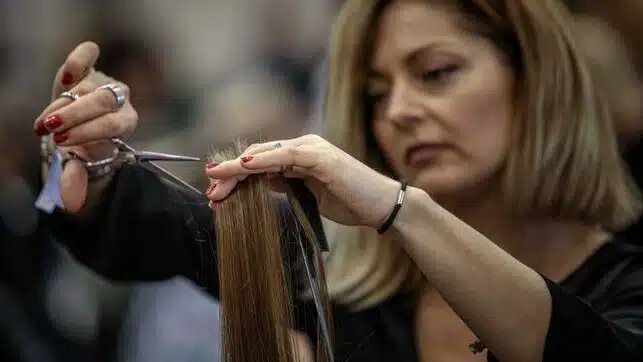 Por qué el Gobierno ha decidido que las peluquerías sigan abiertas