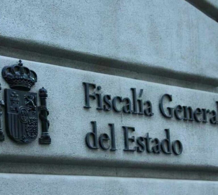 La Fiscalía denuncia a un hombre por trivializar el genocidio y loar a Hitler
