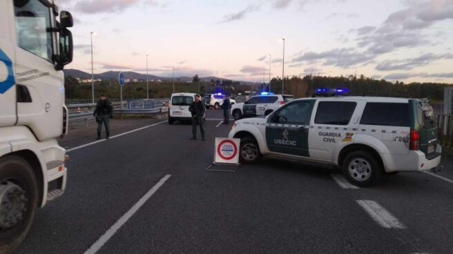 Agentes de la Unidad de Seguridad Ciudadana (USECIC) de la Guardia Civil, en un control de tráfico estos días en Cantabria.